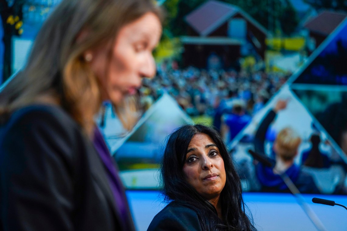 Oslo 20250321.
Kultur- og likestillingsminister Lubna Jaffery (Ap) og justis- og beredskapsminister Astri Aas-Hansen (Ap) presenterer en ny stortingsmelding om forebygging av ekstremisme. Presentasjonen finner sted i Marmorhallen i Oslo fredag.
Foto: Ole Berg-Rusten / NTB Oslo 20250321.
Kultur- og likestillingsminister Lubna Jaffery (Ap) og justis- og beredskapsminister Astri Aas-Hansen (Ap) presenterer en ny stortingsmelding om forebygging av ekstremisme. Presentasjonen finner sted i Marmorhallen i Oslo fredag.
Foto: Ole Berg-Rusten / NTB
