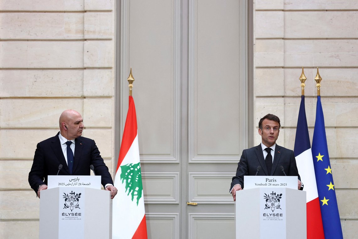 Israels angrep mot Sør-Beirut var et uakseptabelt brudd på våpenhvilen, sier Frankrikes president Emmanuel Macron, uten å nevne at Israel ble angrepet først. Fredag fikk han besøk av Libanons president Joseph Aoun. Foto: AP / NTB Israels angrep mot Sør-Beirut var et uakseptabelt brudd på våpenhvilen, sier Frankrikes president Emmanuel Macron, uten å nevne at Israel ble angrepet først. Fredag fikk han besøk av Libanons president Joseph Aoun. Foto: AP / NTB