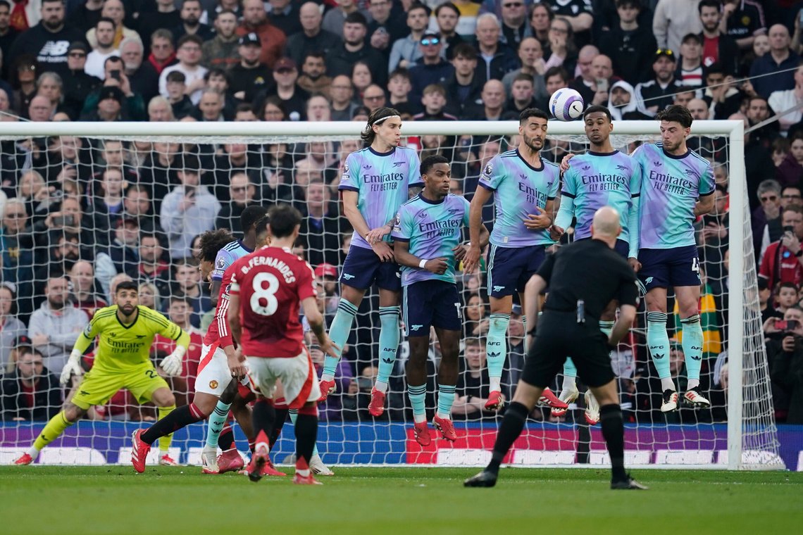 Bruno Fernandes scoret et frispark som holdt til ett poeng for Manchester United mot Arsenal. Foto: Dave Thompson / AP / NTB Bruno Fernandes scoret et frispark som holdt til ett poeng for Manchester United mot Arsenal. Foto: Dave Thompson / AP / NTB