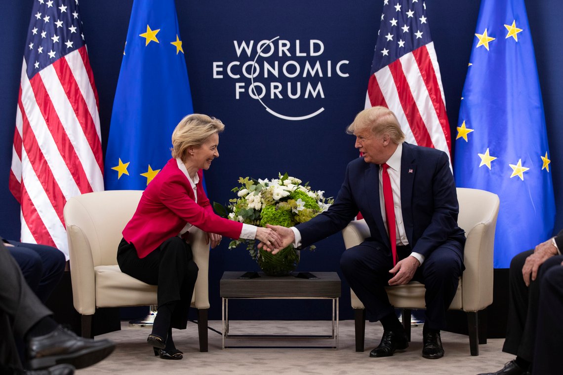 President Donald Trump møtte EU-kommisjonens president Ursula von Der Leyen på World Economic Forum i 2020. Foto: AP / Evan Vucci/ NTB President Donald Trump møtte EU-kommisjonens president Ursula von Der Leyen på World Economic Forum i 2020. Foto: AP / Evan Vucci/ NTB