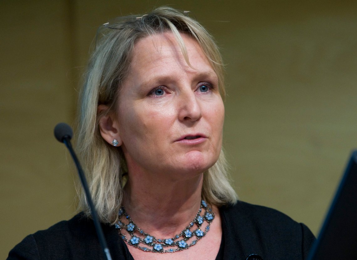 OSLO 20080618: Leder av Etikkrådet, Gro Nystuen, under sitt innlegg onsdag da de etiske retningslinjene for Statens pensjonsfond - Utland ble presentert av regjeringen.
Høringsmøte .
Foto: Bjørn Sigurdsøn / NTB . OSLO 20080618: Leder av Etikkrådet, Gro Nystuen, under sitt innlegg onsdag da de etiske retningslinjene for Statens pensjonsfond - Utland ble presentert av regjeringen.
Høringsmøte .
Foto: Bjørn Sigurdsøn / NTB .