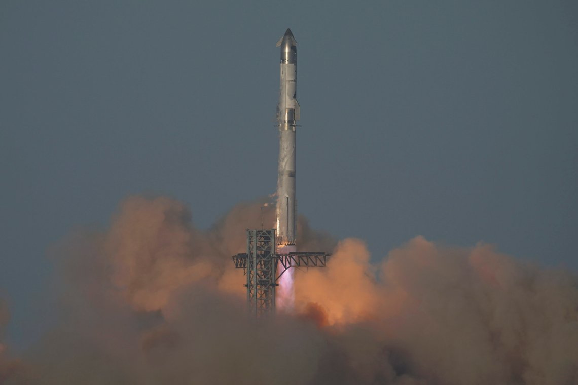 Oppskytningen skjedde fra Starbase i Boca Chica i Texas torsdag. Foto: Eric Gay / AP / NTB Oppskytningen skjedde fra Starbase i Boca Chica i Texas torsdag. Foto: Eric Gay / AP / NTB
