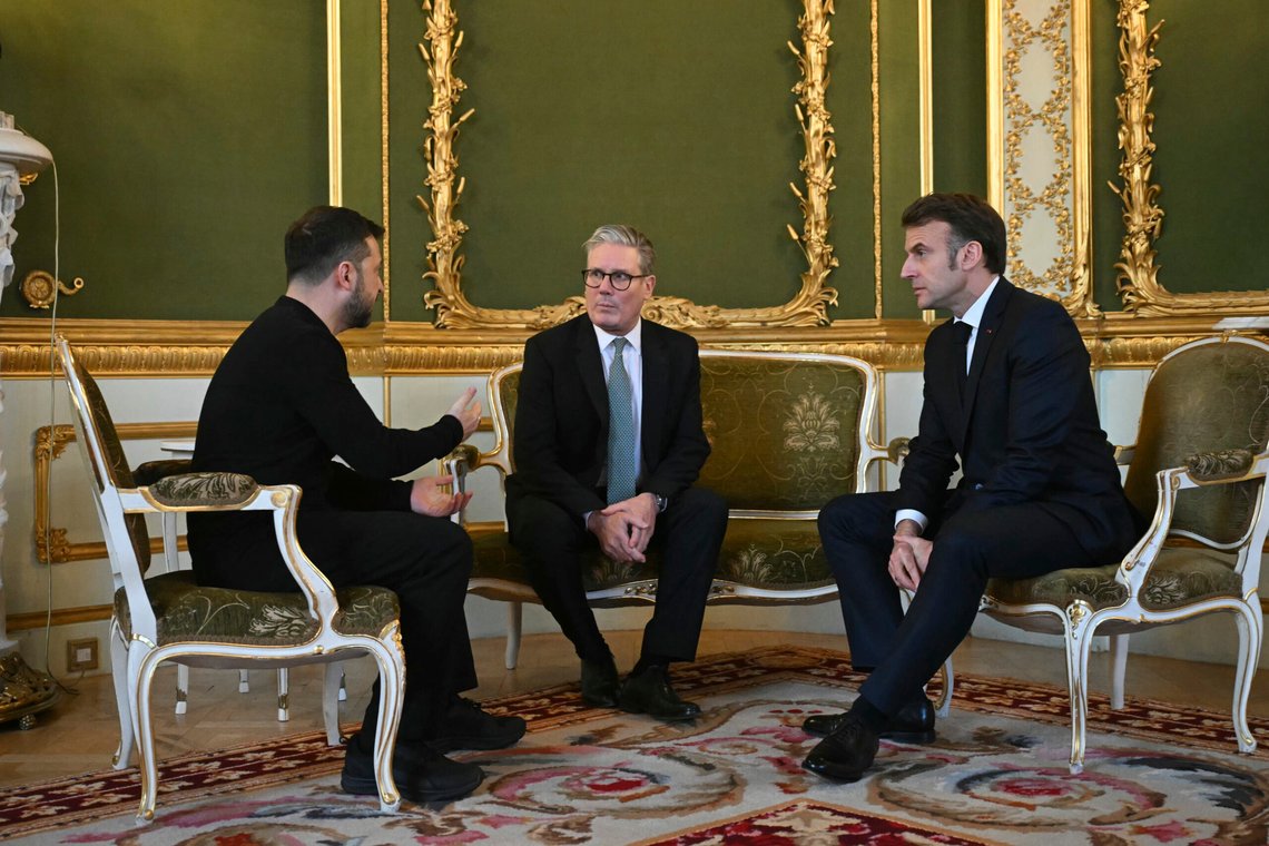 Storbritannias statsminister Keir Starmer og Frankrikes president Emmanuel Macron jobber iherdig for å sende europeiske soldater til Ukrainas president Volodymyr Zelenskyj. Foto: Justin Tallis / AP / NTB Storbritannias statsminister Keir Starmer og Frankrikes president Emmanuel Macron jobber iherdig for å sende europeiske soldater til Ukrainas president Volodymyr Zelenskyj. Foto: Justin Tallis / AP / NTB
