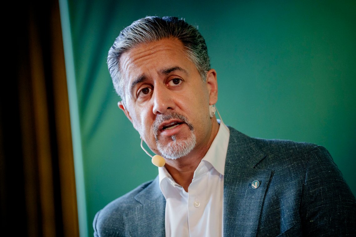 Venstre nestleder Abid Raja fikk landsmøtet med seg på å begrense hvor man skal kunne bosette flyktninger. Foto: Stian Lysberg Solum / NTB Venstre nestleder Abid Raja fikk landsmøtet med seg på å begrense hvor man skal kunne bosette flyktninger. Foto: Stian Lysberg Solum / NTB