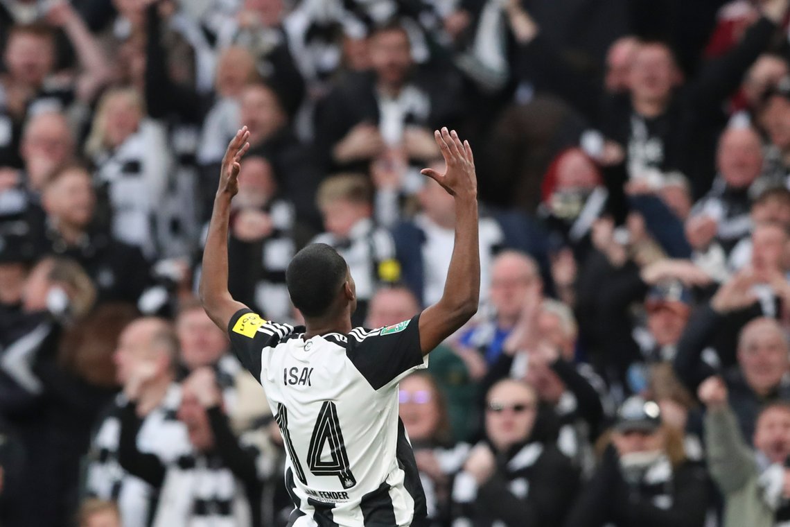 Newcastles Alexander Isak feirer etter å ha scoret sitt lags andre og avgjørende mål under Ligaup-finalen i fotball mellom Liverpool og Newcastle. Foto: AP /Scott Heppell/ NTB Newcastles Alexander Isak feirer etter å ha scoret sitt lags andre og avgjørende mål under Ligaup-finalen i fotball mellom Liverpool og Newcastle. Foto: AP /Scott Heppell/ NTB