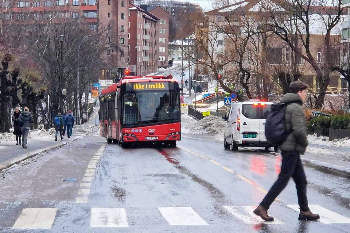 Høsten 2025 skal Nobina ta i bruk nye elbusser i Oslo. Samferdselsbyråd Marit Vea (V) innrømmer at den kinesiske leverandøren potensielt kan ta kontroll. Høsten 2025 skal Nobina ta i bruk nye elbusser i Oslo. Samferdselsbyråd Marit Vea (V) innrømmer at den kinesiske leverandøren potensielt kan ta kontroll.