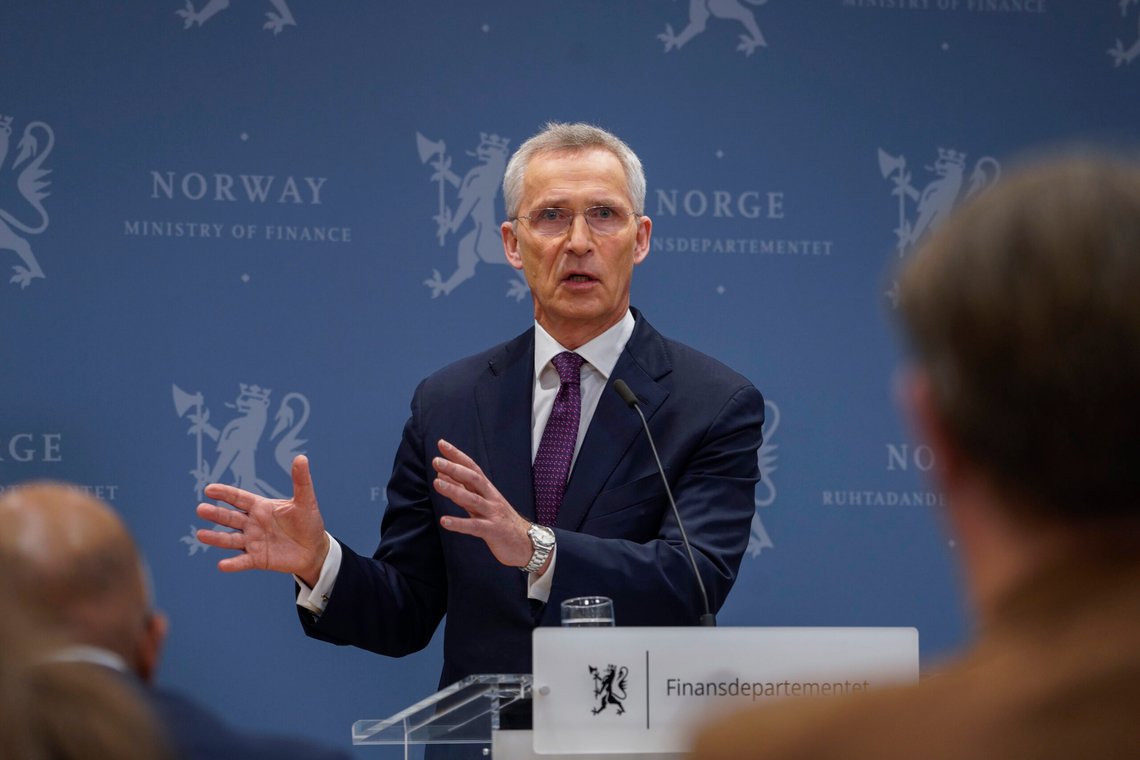 Finansminister Jens Stoltenberg fikk angivelig toppkarakter som student i sosialøkonomi. Men han virker ikke å forstå at skattebyrder betyr like mye for nordmenn som for utlendinger. Foto: Ole Berg-Rusten / NTB Finansminister Jens Stoltenberg fikk angivelig toppkarakter som student i sosialøkonomi. Men han virker ikke å forstå at skattebyrder betyr like mye for nordmenn som for utlendinger. Foto: Ole Berg-Rusten / NTB