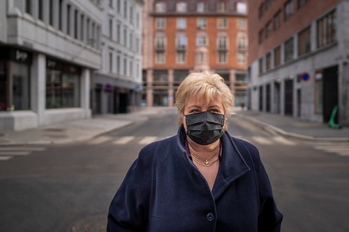 Bilde fra 2021. Ett år med nedstengninger ligger bak oss. Og igjen er store deler av Norge stengt, med like smittetall som i fjor. – Det er utrolig trist, sier statsminister Erna Solberg (H). Foto: Heiko Junge / NTB Bilde fra 2021. Ett år med nedstengninger ligger bak oss. Og igjen er store deler av Norge stengt, med like smittetall som i fjor. – Det er utrolig trist, sier statsminister Erna Solberg (H). Foto: Heiko Junge / NTB