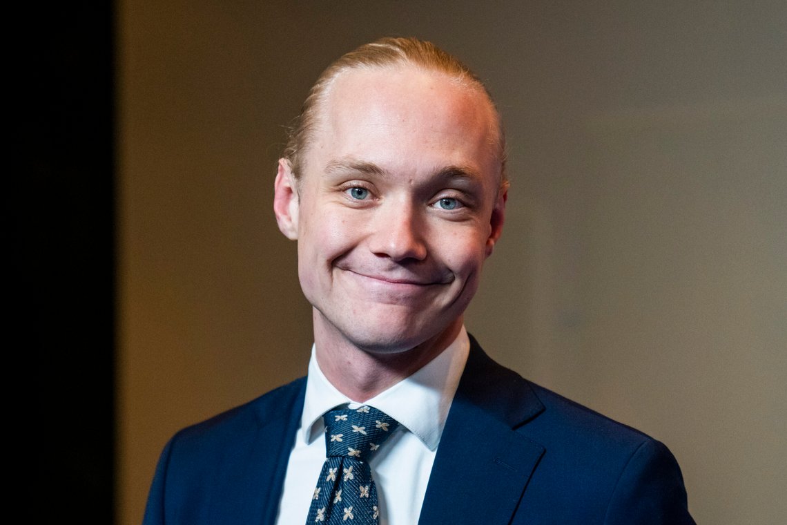 – Jeg er den første til å innrømme at bildet som det står, kan tolkes på flere måter enn vi ønsker, og vi har derfor besluttet å ta ned bildet, sa FpU-leder Simen Velle. Foto: Fredrik Varfjell / NTB – Jeg er den første til å innrømme at bildet som det står, kan tolkes på flere måter enn vi ønsker, og vi har derfor besluttet å ta ned bildet, sa FpU-leder Simen Velle. Foto: Fredrik Varfjell / NTB