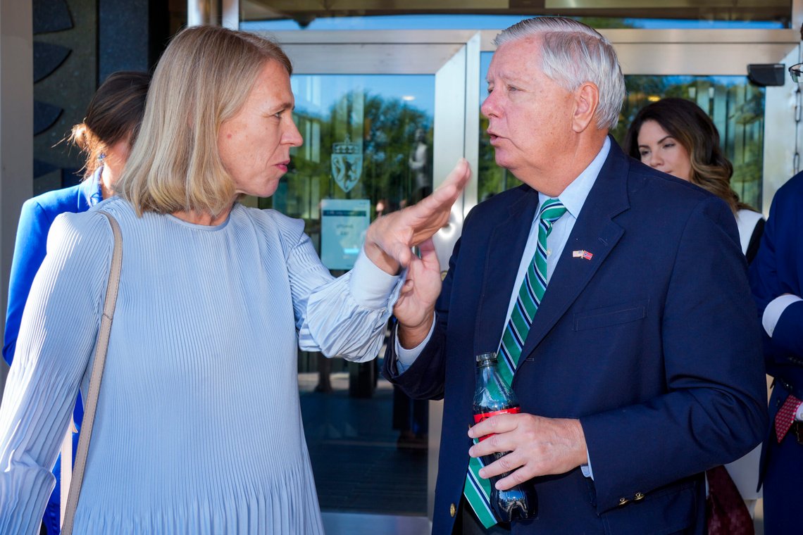 Oslo 20240816.
Lindsey Graham møtte Norges ambassadør i USA Anniken Huitfeldt når han var i til samtale med utenriksminister Espen Barth Eide på kontoret i UD.
Foto: Terje Pedersen / NTB Oslo 20240816.
Lindsey Graham møtte Norges ambassadør i USA Anniken Huitfeldt når han var i til samtale med utenriksminister Espen Barth Eide på kontoret i UD.
Foto: Terje Pedersen / NTB