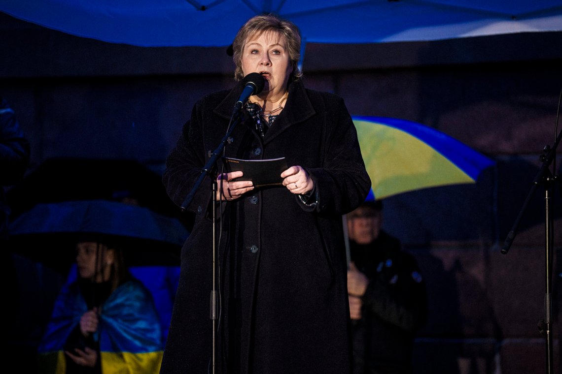 Partileder for Høyre Erna Solberg er av mange politikere som mener det er på høy tid å øke støtten til Ukraina. Foto: Stian Lysberg Solum / NTB Partileder for Høyre Erna Solberg er av mange politikere som mener det er på høy tid å øke støtten til Ukraina. Foto: Stian Lysberg Solum / NTB