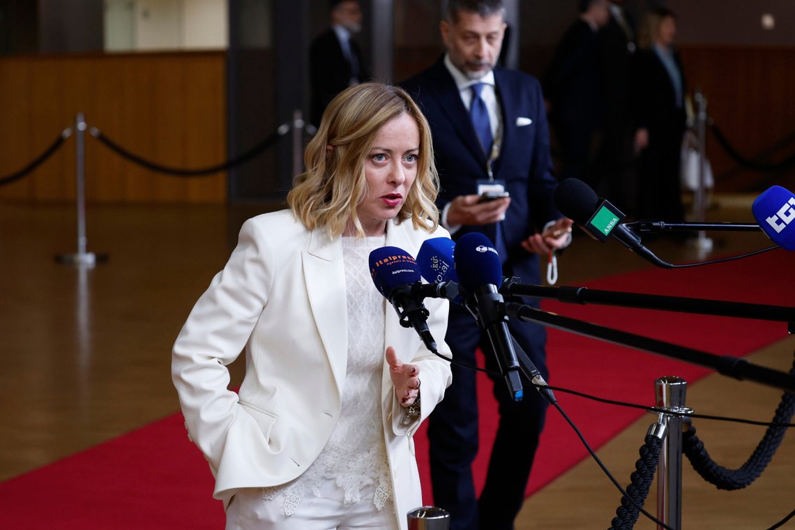 Italias statsminister Giorgia Meloni er ikke interessert i planene til Starmer og Macron om å danne en «koalisjon av villige» som fredsbevarende styrker i Ukraina. Foto: AP /Omar Havana/ NTB Italias statsminister Giorgia Meloni er ikke interessert i planene til Starmer og Macron om å danne en «koalisjon av villige» som fredsbevarende styrker i Ukraina. Foto: AP /Omar Havana/ NTB
