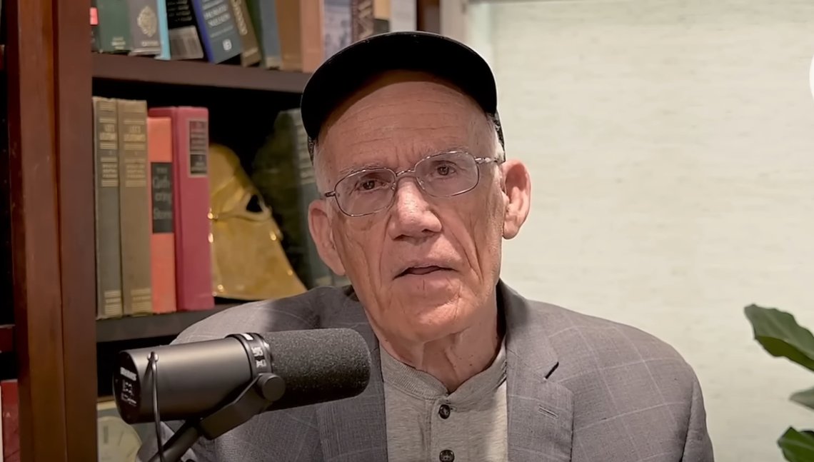 ADVARER: Militærhistoriker og bestselgende forfatter Victor Davis Hanson mener Zelenskyj gjorde en stor tabbe overfor Donald Trump, og at de må forstå hvordan Trump tenker. Foto: Stillbilde YouTube ADVARER: Militærhistoriker og bestselgende forfatter Victor Davis Hanson mener Zelenskyj gjorde en stor tabbe overfor Donald Trump, og at de må forstå hvordan Trump tenker. Foto: Stillbilde YouTube