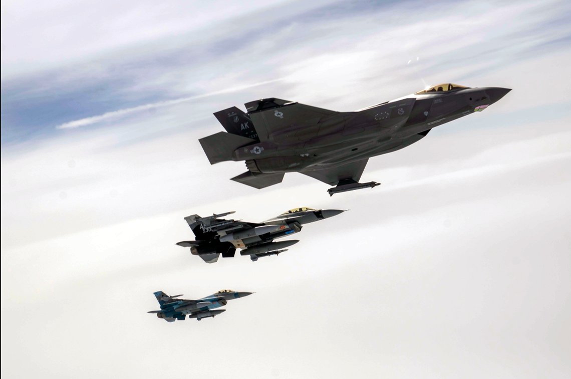 Tysklands forsvarsminister frykter at USA skal skru av jagerflyene av typen F-35, som Tyskland har bestilt. Bildet viser F-35A Lightning II. Foto: US Air Force Tysklands forsvarsminister frykter at USA skal skru av jagerflyene av typen F-35, som Tyskland har bestilt. Bildet viser F-35A Lightning II. Foto: US Air Force