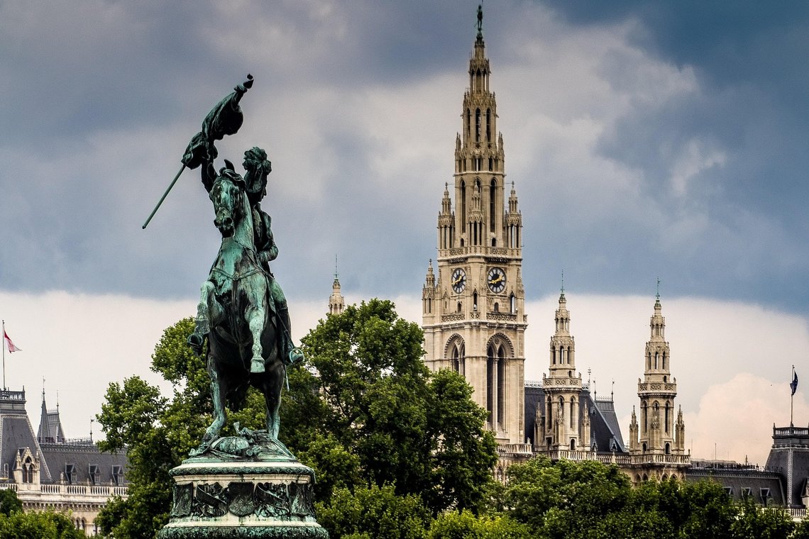 Heltenes torg i Wien. Hvor er alle heltene nå? Foto: Pixabay Heltenes torg i Wien. Hvor er alle heltene nå? Foto: Pixabay