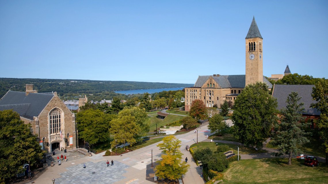 Vakker campus på Cornell University i Ithaca, New York. Nå fryser Trump-teamet én milliard dollar i føderal finansiering. Foto: Cornell Uni. Vakker campus på Cornell University i Ithaca, New York. Nå fryser Trump-teamet én milliard dollar i føderal finansiering. Foto: Cornell Uni.