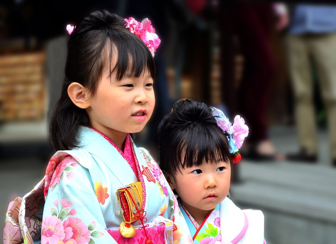 Kimonoen er Japans nasjonaldrakt. Den brukes ved anledninger som bryllup, begravelser og teseremonier. Foto: Ardour art CC BY-SA 4.0 Kimonoen er Japans nasjonaldrakt. Den brukes ved anledninger som bryllup, begravelser og teseremonier. Foto: Ardour art CC BY-SA 4.0