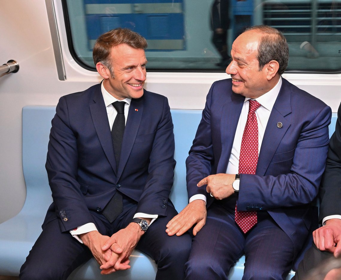 Frankrikes president Emmanuel Macron og Egypts president Abdel Fattah al-Sisi på metroen i Kairo mandag. Foto: Egypts presidentkontor / AP / NTB Frankrikes president Emmanuel Macron og Egypts president Abdel Fattah al-Sisi på metroen i Kairo mandag. Foto: Egypts presidentkontor / AP / NTB