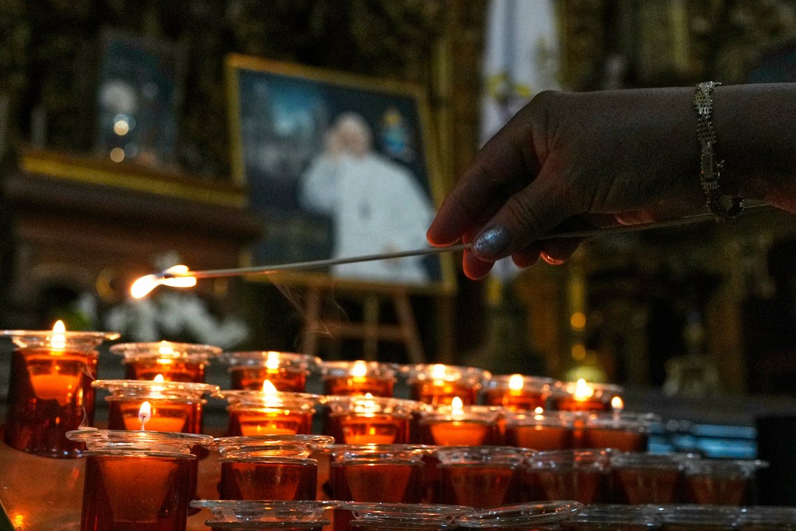 Parishioners light candles in honor of the late Pope Francis at the Metropolitan Cathedral in Mexico City, Monday, April 21, 2025. (AP Photo/Marco Ugarte) Parishioners light candles in honor of the late Pope Francis at the Metropolitan Cathedral in Mexico City, Monday, April 21, 2025. (AP Photo/Marco Ugarte)
