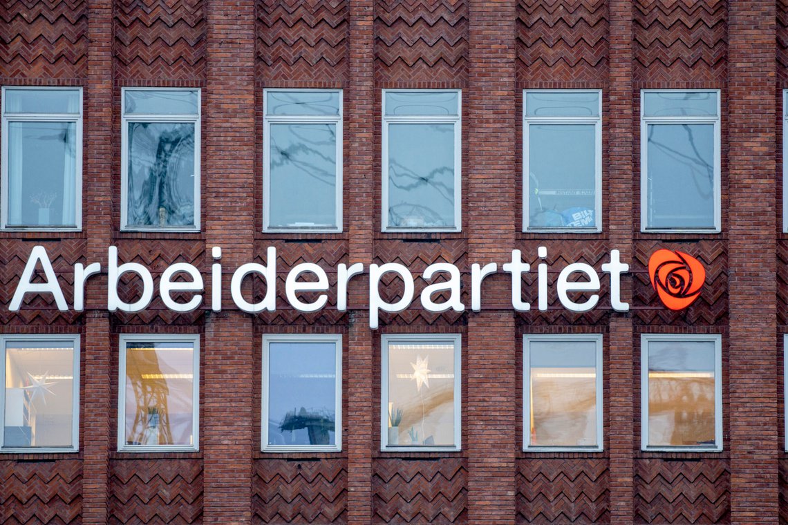Oslo 20221208.
Arbeiderpartiet sin logo på Youngstorget.
Foto: Gorm Kallestad / NTB Oslo 20221208.
Arbeiderpartiet sin logo på Youngstorget.
Foto: Gorm Kallestad / NTB
