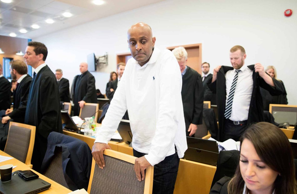 Nokas-raneren Metkel Betew møtte i Oslo tingrett i 2017, tiltalt for å ha ledet en liga som sto bak narkosmugling og draps- og ransplaner. (Arkivfoto: Vidar Ruud / NTB) Nokas-raneren Metkel Betew møtte i Oslo tingrett i 2017, tiltalt for å ha ledet en liga som sto bak narkosmugling og draps- og ransplaner. (Arkivfoto: Vidar Ruud / NTB)