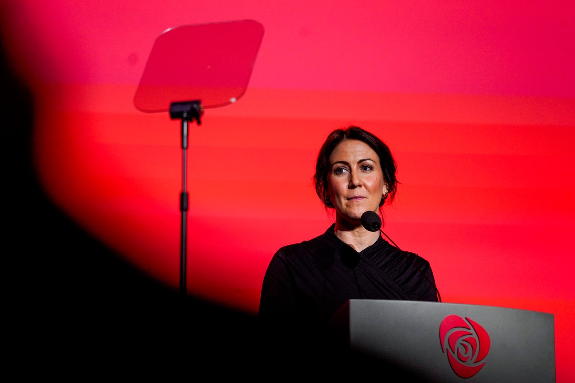 Nestleder Tonje Brenna (Ap) har ledet redaksjonskomiteen som anbefalte Arbeiderpartiets landsmøte å gå inn for generell bevæpning for politiet. Foto: Ole Berg-Rusten / NTB Nestleder Tonje Brenna (Ap) har ledet redaksjonskomiteen som anbefalte Arbeiderpartiets landsmøte å gå inn for generell bevæpning for politiet. Foto: Ole Berg-Rusten / NTB
