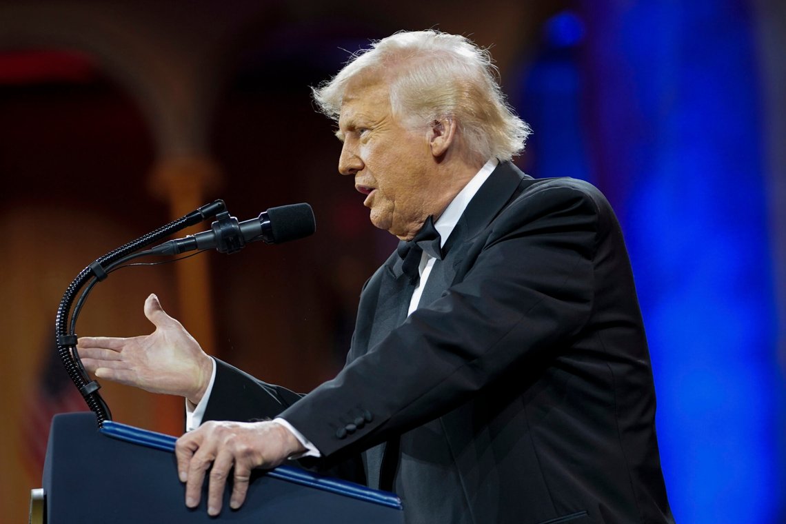 På spørsmål om han ville vurdere å gi unntak til større amerikanske selskaper som er spesielt hardt rammet av de nye tollene, svarte president Trump at han ville vurdere det. Foto: AP/NTB På spørsmål om han ville vurdere å gi unntak til større amerikanske selskaper som er spesielt hardt rammet av de nye tollene, svarte president Trump at han ville vurdere det. Foto: AP/NTB