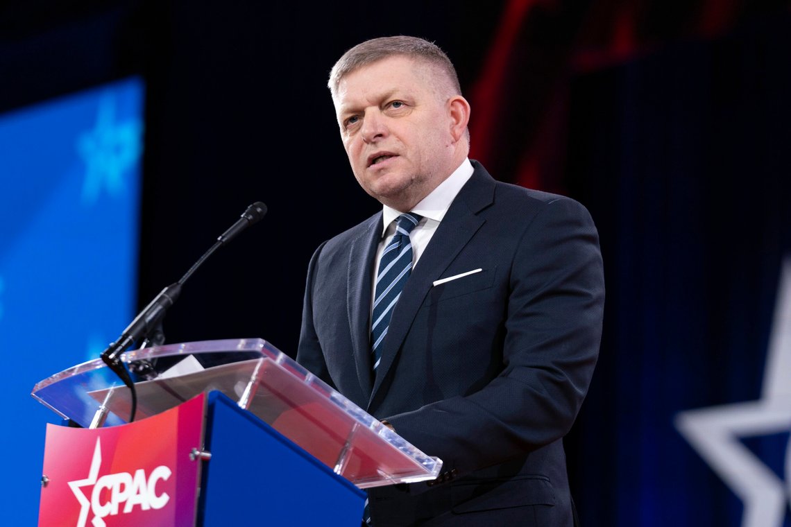Slovakias statsminister Robert Fico taler på CPAC i februar. Foto: AP /Jose Luis Magana/ NTB Slovakias statsminister Robert Fico taler på CPAC i februar. Foto: AP /Jose Luis Magana/ NTB