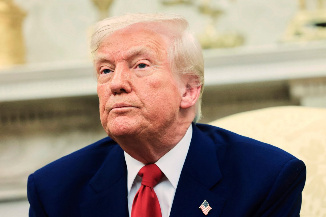 All tollen som Donald Trump ilegger kinesiske varer, betyr i teorien at prisen på varene vil bli mer enn doblet idet de passerer grensa til USA. Foto: Pool / AP / NTB All tollen som Donald Trump ilegger kinesiske varer, betyr i teorien at prisen på varene vil bli mer enn doblet idet de passerer grensa til USA. Foto: Pool / AP / NTB