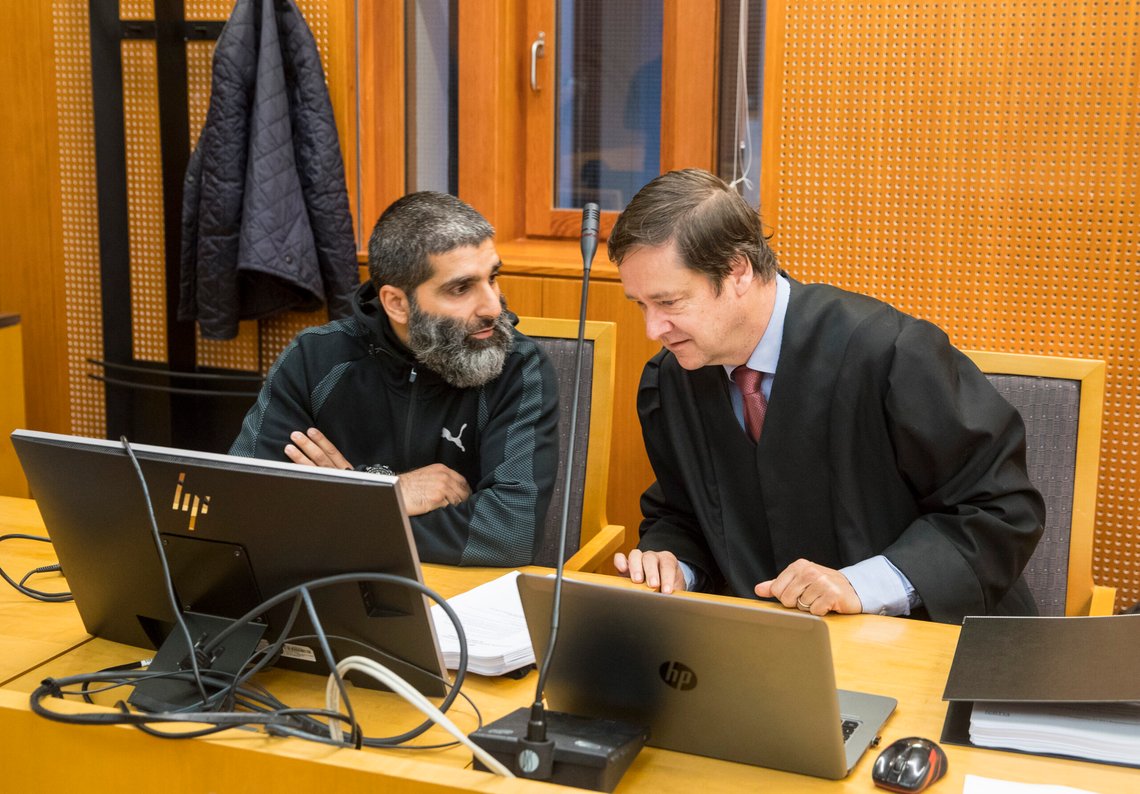 Arfan Qadeer Bhatti (t.v.) og hans advokat John Christian Elden. Foto: Vidar Ruud / NTB Arfan Qadeer Bhatti (t.v.) og hans advokat John Christian Elden. Foto: Vidar Ruud / NTB