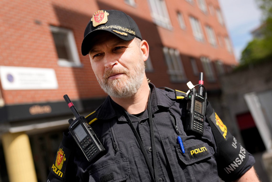 BRUTALT: Onsdag formiddag ble en person kritisk skadd etter å bli utsatt for vold av minst to personer. Det opplyser innsatsleder Kristian Digranes i Oslo-politiet.
Foto: Fredrik Varfjell / NTB BRUTALT: Onsdag formiddag ble en person kritisk skadd etter å bli utsatt for vold av minst to personer. Det opplyser innsatsleder Kristian Digranes i Oslo-politiet.
Foto: Fredrik Varfjell / NTB