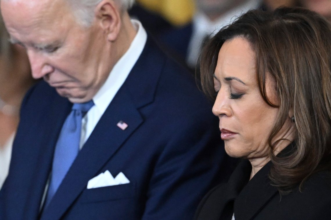 Ifølge en ny bok så skal Kamala Harris sin stab ha utarbeidet en hemmelig plan i tilfellet Joe Biden skulle ha dødd. Foto: Saul Loeb/Pool via AP/NTB Ifølge en ny bok så skal Kamala Harris sin stab ha utarbeidet en hemmelig plan i tilfellet Joe Biden skulle ha dødd. Foto: Saul Loeb/Pool via AP/NTB