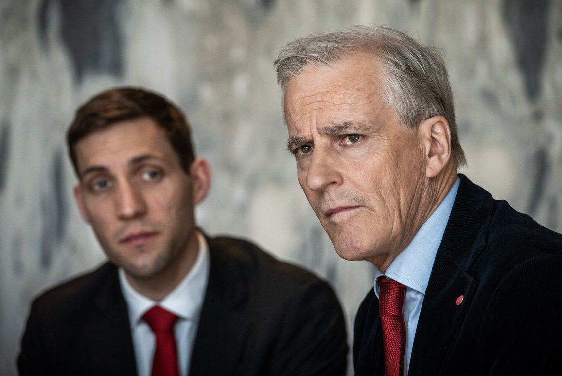Oslo 20250404.
Statsminister Jonas Gahr Støre og klima- og miljøminister Andreas Bjelland Eriksen på Arbeiderpartiets 70. ordinære landsmøte på Oslo Kongressenter Folkets Hus i Oslo.
Foto: Ole Berg-Rusten / NTB Oslo 20250404.
Statsminister Jonas Gahr Støre og klima- og miljøminister Andreas Bjelland Eriksen på Arbeiderpartiets 70. ordinære landsmøte på Oslo Kongressenter Folkets Hus i Oslo.
Foto: Ole Berg-Rusten / NTB