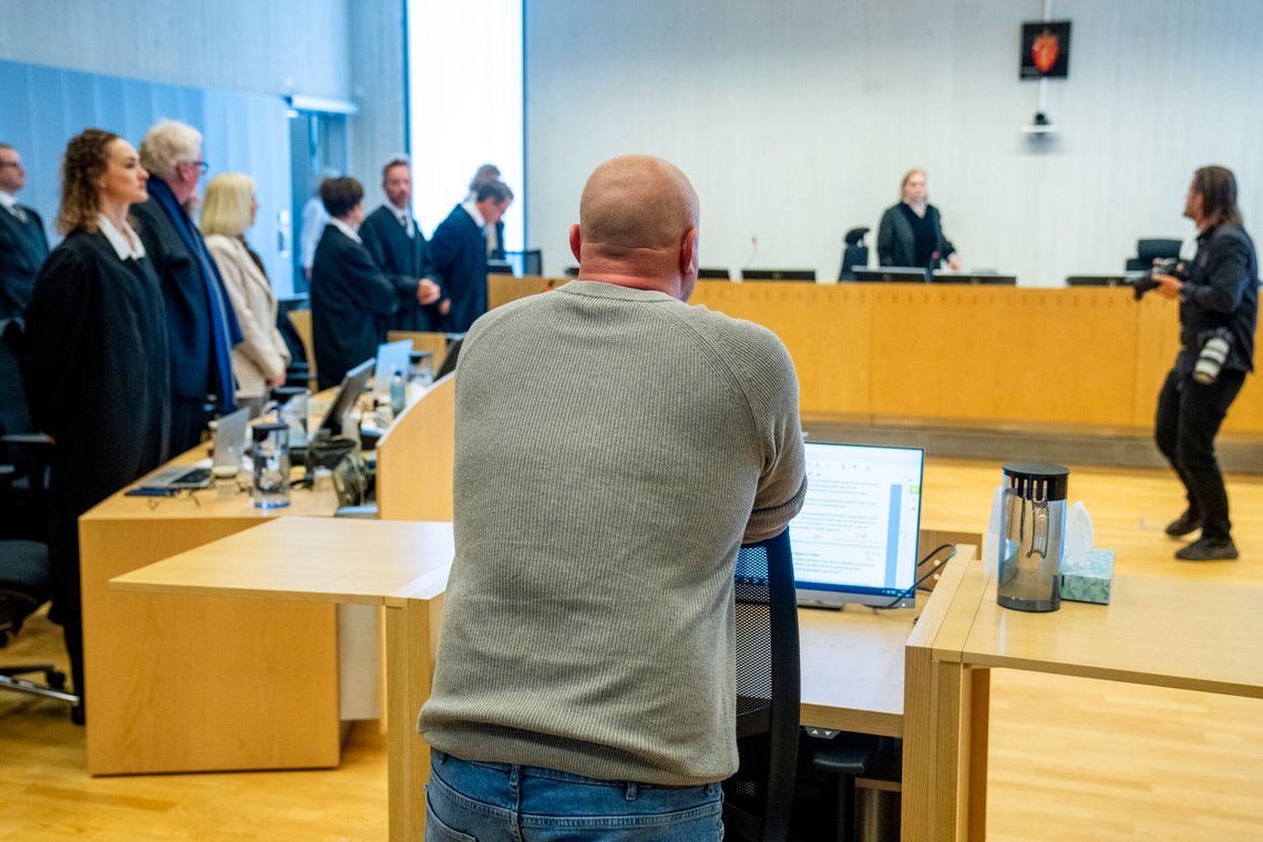 Bergen 20250429.
Viggo Kristiansen under behandlingen av ankesaken mot Jan Helge Andersen i Baneheia-saken i Gulating lagmannsrett i Bergen. Tingretten konkluderte tidligere med at Andersen alene sto bak voldtekt og drap på Stine Sofie Sørstrønen (8) og Lena Sløgedal Paulsen (10) den 19. mai 2000.
Foto: Fredrik Varfjell / NTB Bergen 20250429.
Viggo Kristiansen under behandlingen av ankesaken mot Jan Helge Andersen i Baneheia-saken i Gulating lagmannsrett i Bergen. Tingretten konkluderte tidligere med at Andersen alene sto bak voldtekt og drap på Stine Sofie Sørstrønen (8) og Lena Sløgedal Paulsen (10) den 19. mai 2000.
Foto: Fredrik Varfjell / NTB