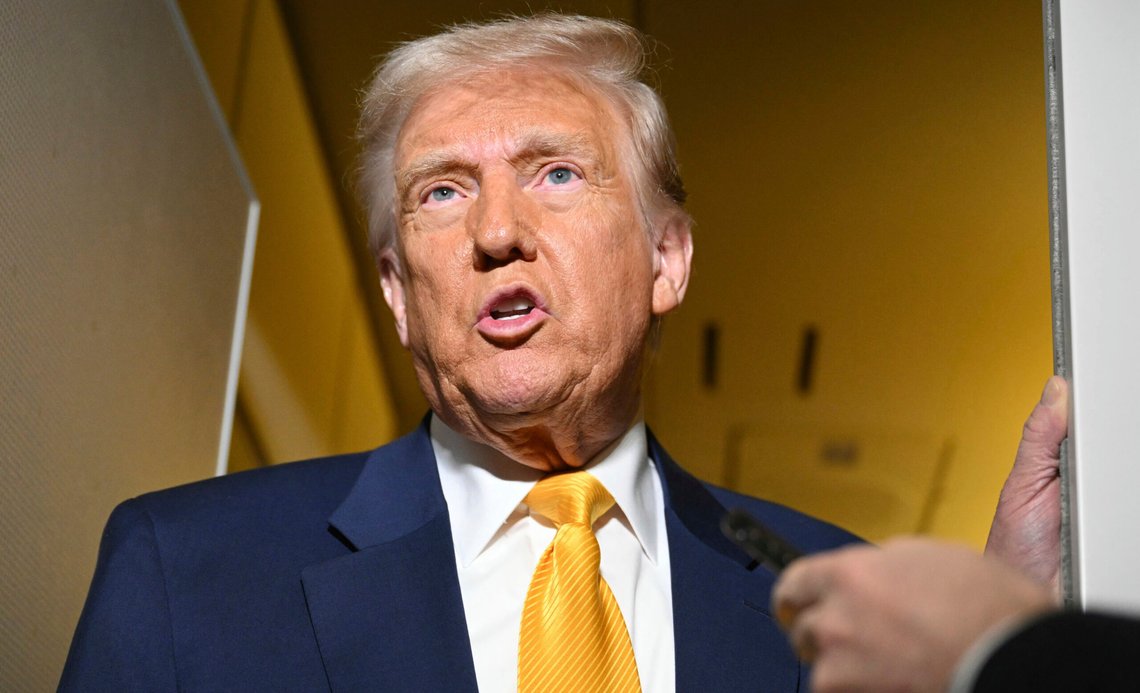 President Trumps tilnærming ser ut til å balansere hensynet til enkelte hardt rammede bedrifter med et overordnet mål om å styrke amerikansk industri og nasjonal sikkerhet gjennom en målrettet tollpolitikk. Foto: AP/NTB President Trumps tilnærming ser ut til å balansere hensynet til enkelte hardt rammede bedrifter med et overordnet mål om å styrke amerikansk industri og nasjonal sikkerhet gjennom en målrettet tollpolitikk. Foto: AP/NTB