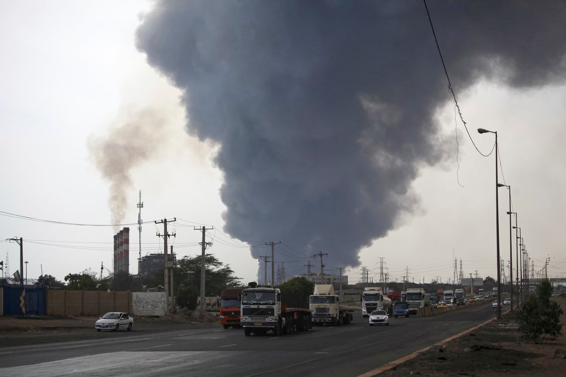 In this photo provided by Islamic Republic News Agency, IRNA, a black smoke rises in the sky as vehicles drive on the road after a massive explosion rocked a port near the southern port city of Bandar Abbas, Iran, Saturday, April 26, 2025. (Mohammad Rasoul Moradi/IRNA via AP) In this photo provided by Islamic Republic News Agency, IRNA, a black smoke rises in the sky as vehicles drive on the road after a massive explosion rocked a port near the southern port city of Bandar Abbas, Iran, Saturday, April 26, 2025. (Mohammad Rasoul Moradi/IRNA via AP)