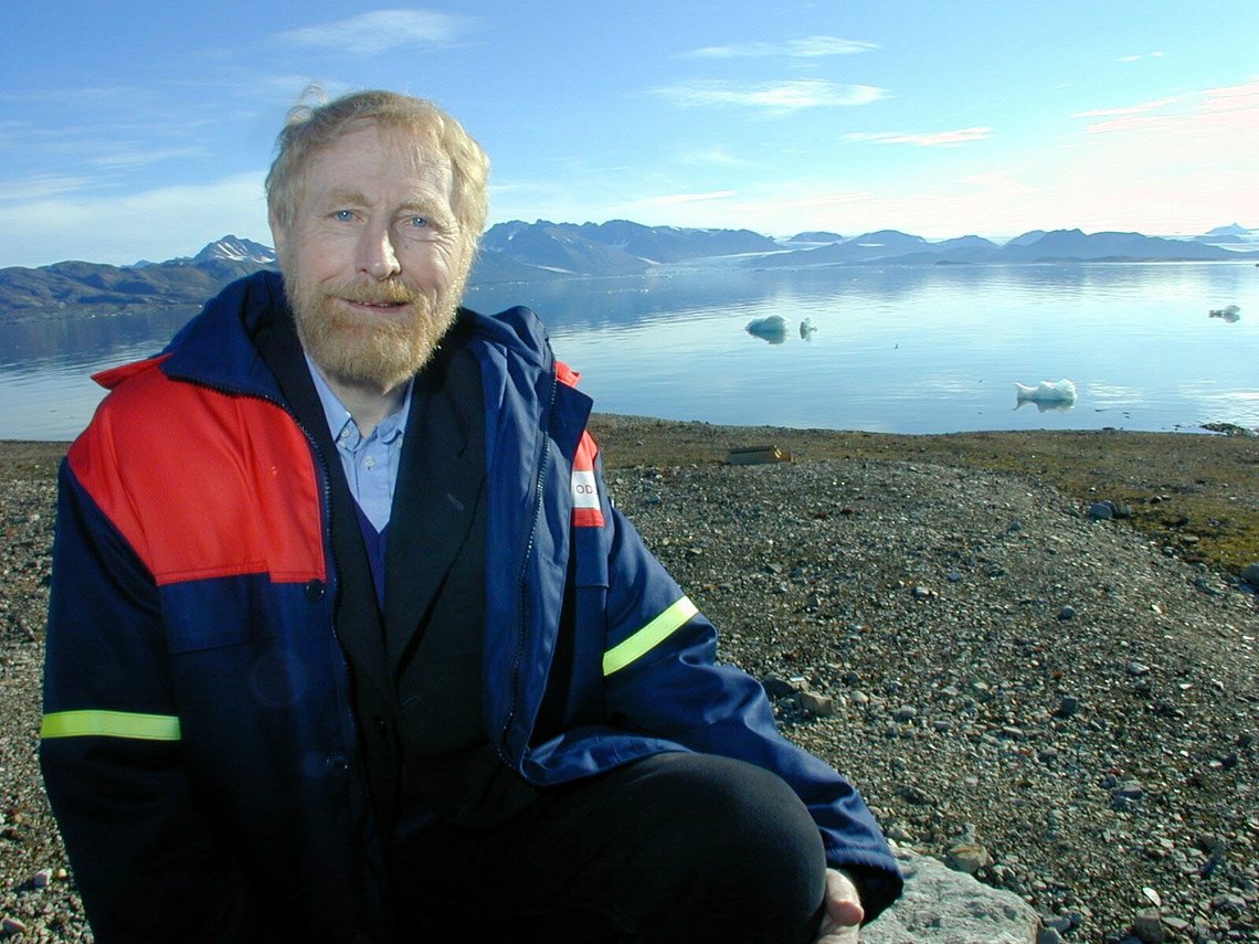 SVALBARD, NY-ÅLESUND 19990822: Gruvesjef Robert Hermansen i Store Norske Spitsbergen Kulkompani er fjellsikker på at gruvedriften på Svalbard vil fortsette også etter at Stortinget har fastlagt den nye kursen for Svalbard. Foto utendørs med Svalbard-natur i bakgrunnen.
Foto: Jan-Morten Bjørnbakk, SCANPIX SVALBARD, NY-ÅLESUND 19990822: Gruvesjef Robert Hermansen i Store Norske Spitsbergen Kulkompani er fjellsikker på at gruvedriften på Svalbard vil fortsette også etter at Stortinget har fastlagt den nye kursen for Svalbard. Foto utendørs med Svalbard-natur i bakgrunnen.
Foto: Jan-Morten Bjørnbakk, SCANPIX