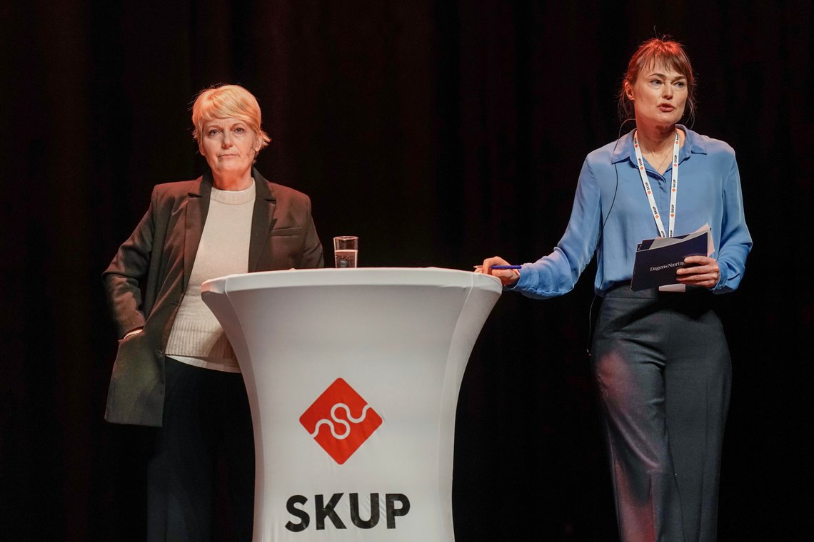 Kringkastingssjef Vibeke Fürst Hagen står i Vårt Land frem som "truande". Billedtekst: Oslo 20240413.
Kringkastingssjef Vibeke Fürst Haugen presentert hovedfunnene fra evalueringen av serien «Ingen elsker Bamsegutt» på SKUP-konferansen i Tønsberg. T.h. står redaksjonssjef i Dagens Næringsliv, Astrid Randen, som ledet en debatt som fulgte etter presentasjonen.
Foto: Fredrik Varfjell / NTB Kringkastingssjef Vibeke Fürst Hagen står i Vårt Land frem som "truande". Billedtekst: Oslo 20240413.
Kringkastingssjef Vibeke Fürst Haugen presentert hovedfunnene fra evalueringen av serien «Ingen elsker Bamsegutt» på SKUP-konferansen i Tønsberg. T.h. står redaksjonssjef i Dagens Næringsliv, Astrid Randen, som ledet en debatt som fulgte etter presentasjonen.
Foto: Fredrik Varfjell / NTB