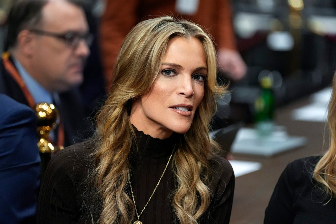 Megyn Kelly ser på før Senatskomiteens bekreftelseshøring for Pete Hegseth, den nyvalgte presidenten Donald Trumps valg til forsvarsminister, i Capitol i Washington, 14. januar 2025. Foto: Alex Brandon, AP-NTB. Megyn Kelly ser på før Senatskomiteens bekreftelseshøring for Pete Hegseth, den nyvalgte presidenten Donald Trumps valg til forsvarsminister, i Capitol i Washington, 14. januar 2025. Foto: Alex Brandon, AP-NTB.