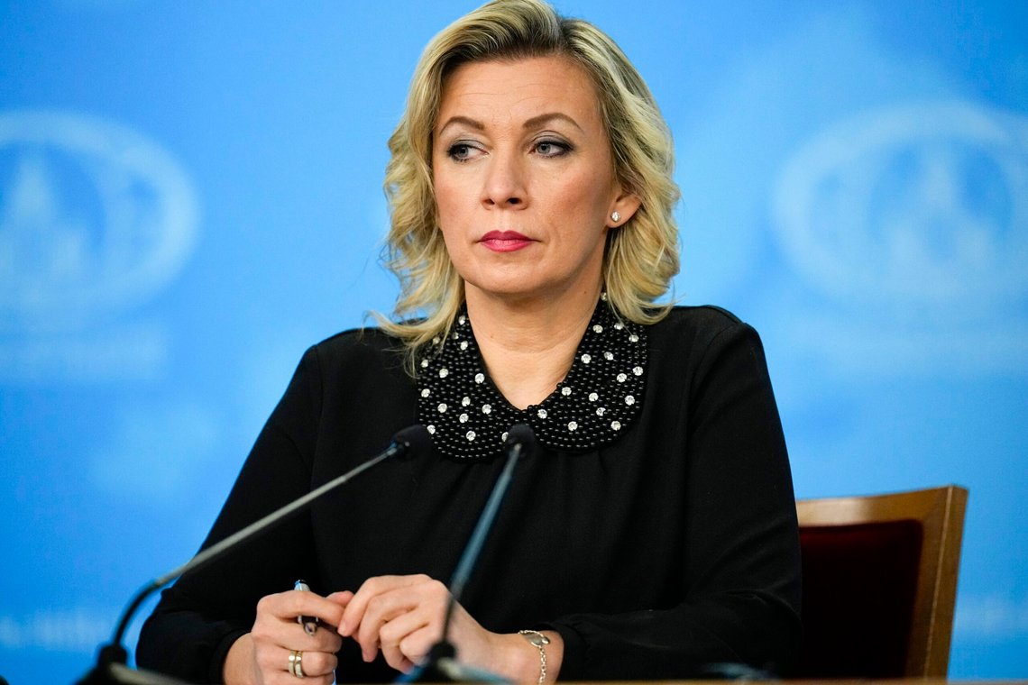 Maria Zakharova, talsperson for Russlands utenriksdepartement, anklager Zelenskyj for å kun være villig til en våpenhvile i Ukraina om han får det som han vil. Men Trump og hans team begynner å gå lei av hele prosessen. Foto: Aleksander Zemlianitsjenko / AP / NTB Maria Zakharova, talsperson for Russlands utenriksdepartement, anklager Zelenskyj for å kun være villig til en våpenhvile i Ukraina om han får det som han vil. Men Trump og hans team begynner å gå lei av hele prosessen. Foto: Aleksander Zemlianitsjenko / AP / NTB