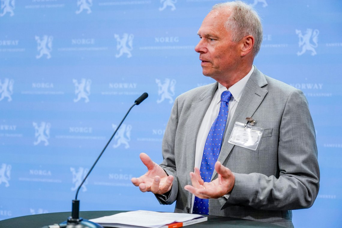 Oslo 20230630.
Utvalgsleder Hans Petter Graver under overlevering av Drosjeutvalgets utredning til samferdselsministeren.
Foto: Terje Bendiksby / NTB Oslo 20230630.
Utvalgsleder Hans Petter Graver under overlevering av Drosjeutvalgets utredning til samferdselsministeren.
Foto: Terje Bendiksby / NTB