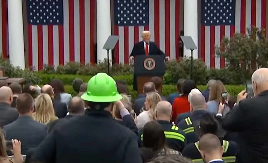 – My fellow americans, this is liberation day, sa Trump da han åpnet pressekonferansen for kunngjøring av sine «snille tollsatser». (Foto: Stillbilde CNBC News) – My fellow americans, this is liberation day, sa Trump da han åpnet pressekonferansen for kunngjøring av sine «snille tollsatser». (Foto: Stillbilde CNBC News)