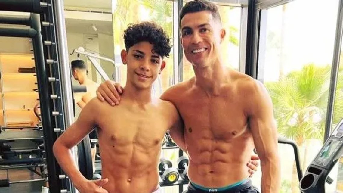 Cristiano Ronaldo Jr. med sin far, Cristiano Ronaldo dos Santos Aveiro Sr. Instagram Cristiano Ronaldo Jr. med sin far, Cristiano Ronaldo dos Santos Aveiro Sr. Instagram