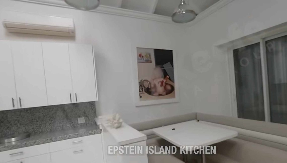 Video viser bilde av en naken baby i en vask med en fallosformet gjenstand på det som skal være Jeffrey Epsteins kjøkkenvegg på den private øyen hans i Karibien. (Foto: Stillbilde fra O'Keefe Media Group) Video viser bilde av en naken baby i en vask med en fallosformet gjenstand på det som skal være Jeffrey Epsteins kjøkkenvegg på den private øyen hans i Karibien. (Foto: Stillbilde fra O'Keefe Media Group)