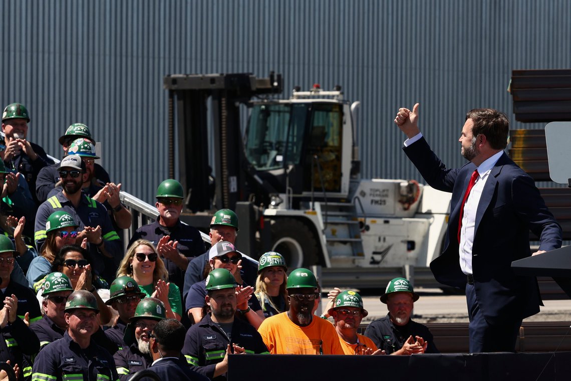 Visepresident J.D, Vance holdt tale for ekte arbeidere på Nucor Steel Berkeley i Huger, South Carolina, torsdag 1. mai 2025. Foto: Kevin Lamarque/ Pool Photo via AP/ NTB Visepresident J.D, Vance holdt tale for ekte arbeidere på Nucor Steel Berkeley i Huger, South Carolina, torsdag 1. mai 2025. Foto: Kevin Lamarque/ Pool Photo via AP/ NTB
