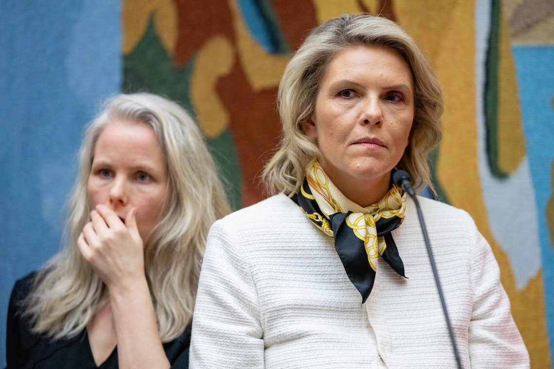 Oslo 20250306.
Sylvi Listhaug (Frp) og Kirsti Bergstø (SV) under pressekonferanse sammen med de parlamentariske lederne på Stortinget etter samtalene om økonomisk støtte til Ukraina.
Foto: Amanda Pedersen Giske / NTB Oslo 20250306.
Sylvi Listhaug (Frp) og Kirsti Bergstø (SV) under pressekonferanse sammen med de parlamentariske lederne på Stortinget etter samtalene om økonomisk støtte til Ukraina.
Foto: Amanda Pedersen Giske / NTB