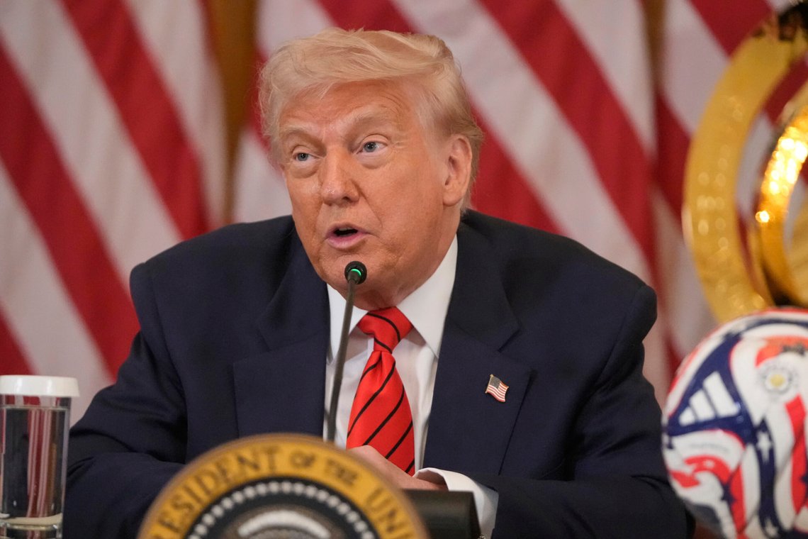 President Donald Trump under et møte i Det hvite hus tirsdag. Foto: Mark Schiefelbein / AP / NTB President Donald Trump under et møte i Det hvite hus tirsdag. Foto: Mark Schiefelbein / AP / NTB