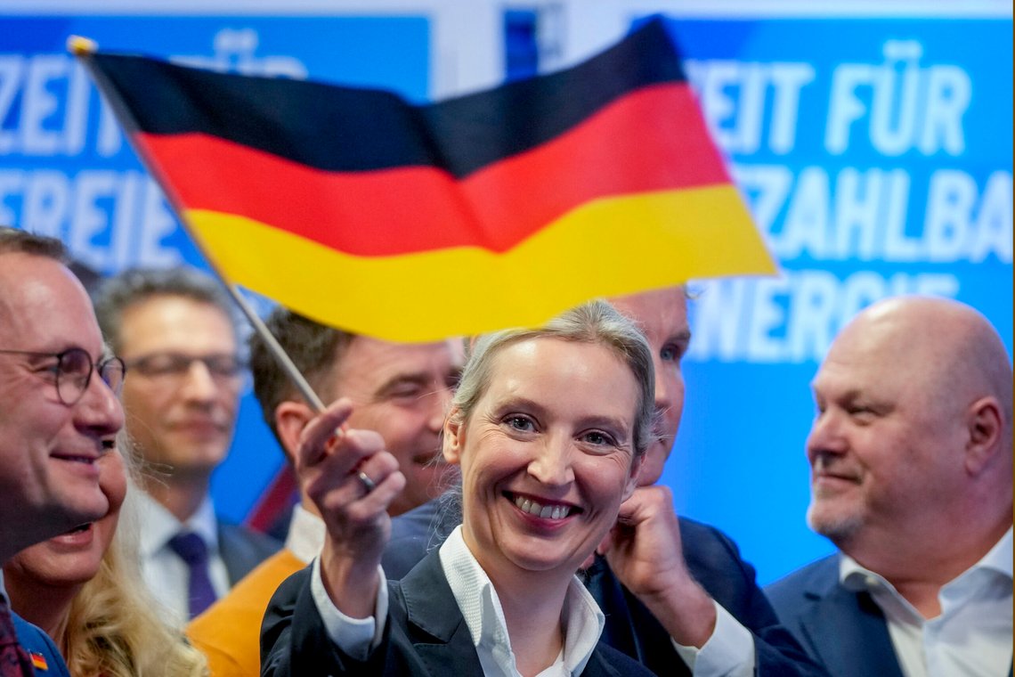 Sikkerhetstjenesten BfV regner nå hele AfD som ekstremistisk. Her feirer statsministerkandidat Alice Weidel et godt valg i februar. Foto: Michael Probst / AP / NTB Sikkerhetstjenesten BfV regner nå hele AfD som ekstremistisk. Her feirer statsministerkandidat Alice Weidel et godt valg i februar. Foto: Michael Probst / AP / NTB