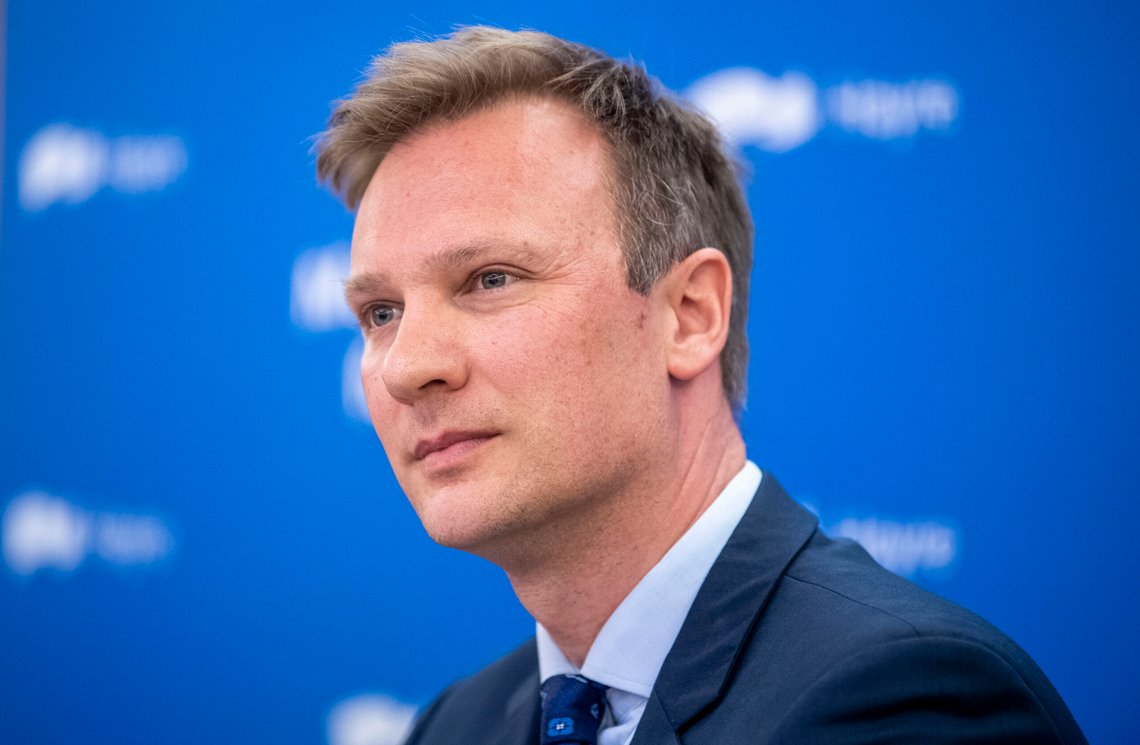 Bård Ludvig Thorheim fra energi- og miljøkomiteen i Høyre sier partiet slutter seg til regjeringens mål om kutt i klimagassutslipp med 70–75 prosent innen 2035. Foto: Annika Byrde / NTB Bård Ludvig Thorheim fra energi- og miljøkomiteen i Høyre sier partiet slutter seg til regjeringens mål om kutt i klimagassutslipp med 70–75 prosent innen 2035. Foto: Annika Byrde / NTB