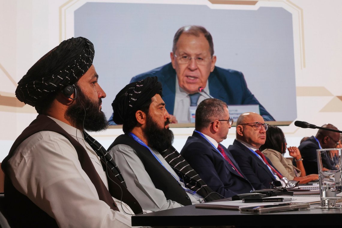 Afghanistans chargé d'affaires i Moskva, Jamal Nasir Garwal, deltar på åpningssesjonen av det 13. internasjonale møtet for høytstående representanter for sikkerhetsspørsmål i Moskva, Russland, onsdag 28. mai 2025, mens Russlands utenriksminister Sergej Lavrov vises på en skjerm og holder tale til deltakerne i bakgrunnen. Foto: AP/ NTB Afghanistans chargé d'affaires i Moskva, Jamal Nasir Garwal, deltar på åpningssesjonen av det 13. internasjonale møtet for høytstående representanter for sikkerhetsspørsmål i Moskva, Russland, onsdag 28. mai 2025, mens Russlands utenriksminister Sergej Lavrov vises på en skjerm og holder tale til deltakerne i bakgrunnen. Foto: AP/ NTB